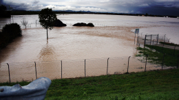 Залило метро и смывает машины: итальянскую Тоскану затопило из-за шторма
