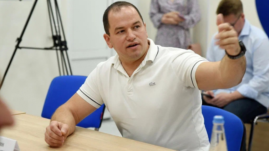 Алехин отдал инвалиду поддержанный протез с накрашенными ногтями