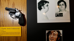 «Хотел славы»: убийце Джона Леннона в 14-й раз было отказано в УДО