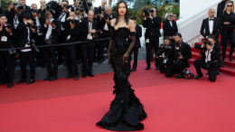 Ирина Шейк полуголой позировала фотографам на чемпионате по теннису в США