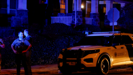 Приковывали к унитазу, держали в клетке: родители годами издевались над дочерью