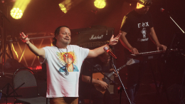 Музыка с чувством юмора: группа «Бахыт-Компот» отмечает 35-летие