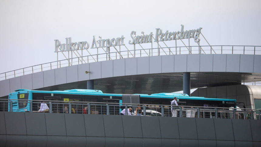 Временные ограничения на полеты ввели в четырех российских аэропортах