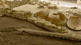 При прокладке труб в Италии случайно нашли древнюю гробницу