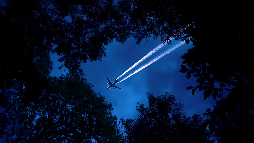 В Литве самолет прервал посадку из-за НЛО