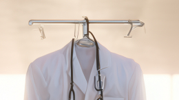 Анестезиолог прервал операцию, чтобы заняться сексом с медсестрой