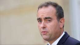 Хуже, чем другие: Лекорню вступил в должность премьера с самым низким рейтингом