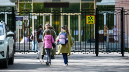 Наличные или карты: как и когда давать детям карманные деньги