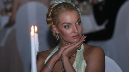 Анастасия Волочкова оголилась на камеру в яблоневом саду