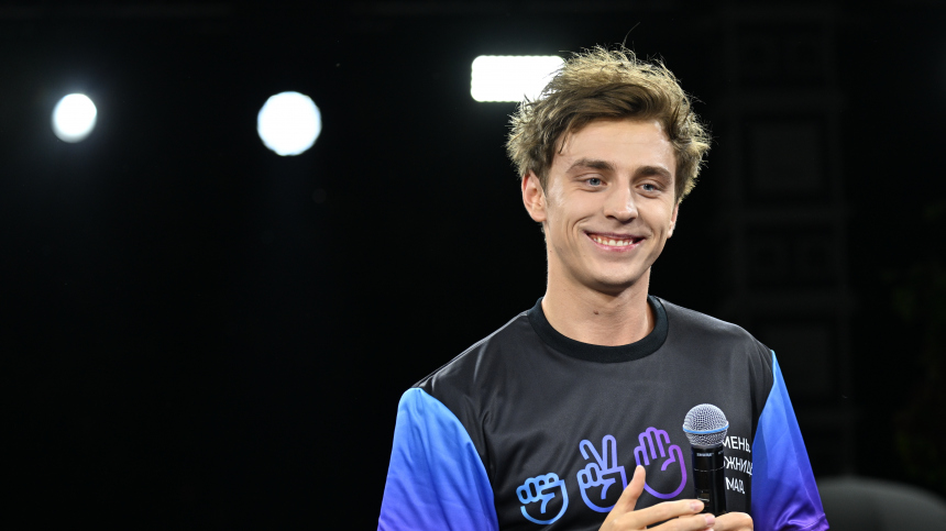 Долги блогера Влада Бумаги А4 в России и Белоруссии