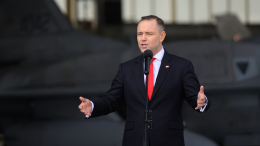 Навроцкий подписал разрешение на присутствие в Польше дополнительных сил НАТО