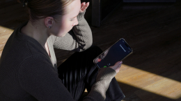 Деньги ниоткуда и странные разговоры: как мошенники влияют на детей