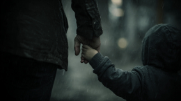 От Бэтмена до Санты: ирландский продавец леденцов оказался педофилом