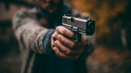 Угрожали оружием: преподавателя из Британии приняли за шпиона в Южной Корее