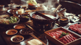 Подростки в КНР помочились в кастрюлю с супом и получили многомиллионный штраф