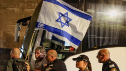 Семьи взятых в заложники в Газе израильтян вышли на протест в Иерусалиме