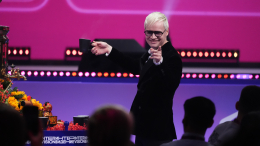 Лавров сравнил SHAMAN на «Интервидении» с центральным нападающим