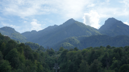 Понадобился вертолет: туристку спасли в горах Сочи