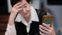 «Ваша карта заблокирована»: как россиян атакуют через фейковые боты