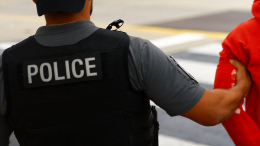 Американка давала 13-летнему другу своих детей наркотики и насиловала его