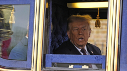 С королевским размахом: Трамп приехал на встречу с Карлом III в карете