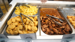 Вторая жизнь просрочки: как супермаркеты реализуют несвежие продукты