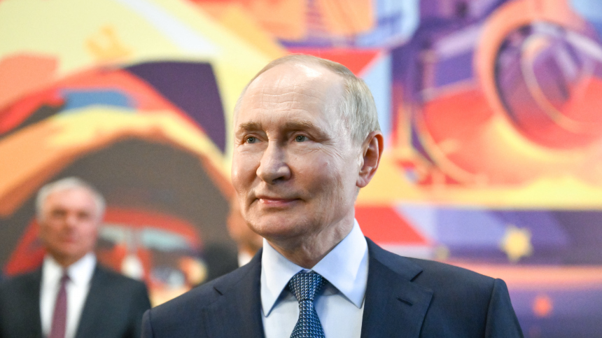 От стаи собак до эротического календаря: что дарили Путину на день рождения