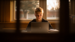 Угроза изнутри: как и зачем подростки устраивают DDoS-атаки на школы