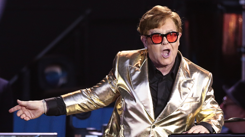 Какие сувениры Элтон Джон оставит близким