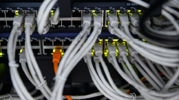 «Используется для вреда»: в Госдуме предложили отключать интернет на выходные