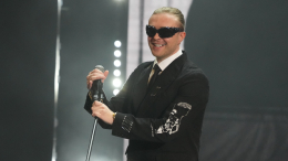 Все еще пахнут: предприимчивая девушка продает носки Егора Крида