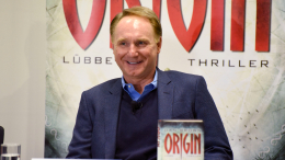 Выбрал наездницу: автор «Кода да Винчи» собирается жениться на своей любовнице