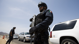 Шесть изуродованных тел завернули в полиэтилен и выбросили на трассу в Мексике