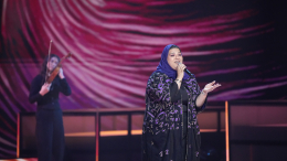 Певице из Катара подарили балалайку в финале «Интервидения-2025»