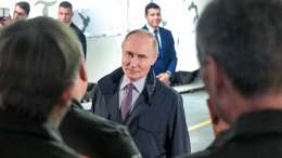 Песков сравнил рабочий график Путина с доменной печью