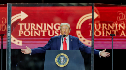 «Все затаили дыхание»: Трамп произнес речь на церемонии прощания с Чарли Кирком