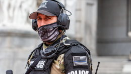 Неизвестный попытался прорваться к президенту Польши во время мессы в США