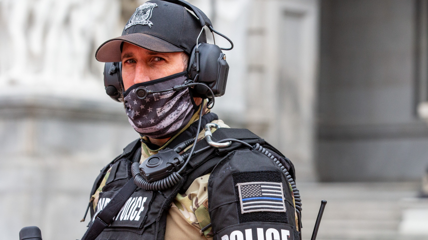 Неизвестный попытался прорваться к президенту Польши во время мессы в США