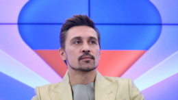 Дима Билан сфотографировался в обнимку с таинственной незнакомкой