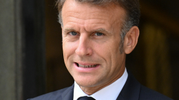 «Пренебрежение со стороны Трампа»: названа причина задержки Макрона в США