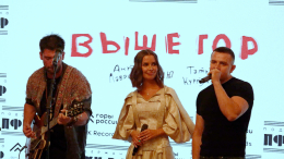 Единство через музыку: о чем новая песня Лаврентьева, Куртуковой и NЮ