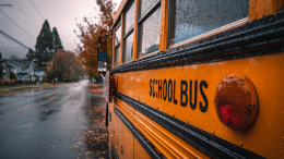 В США водитель автобуса попытался «поджарить» школьников
