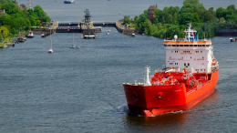 Танкеры ЕС все еще продолжают перевозить российскую нефть