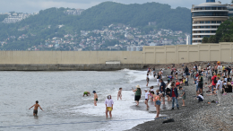 Людей эвакуируют с пляжей в Сочи в связи с атаками ВСУ