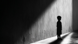 Выбрались из запертой комнаты: двум мальчикам удалось сбежать от похитителей