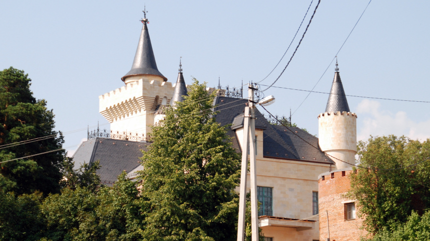 Отдадут ли замок Пугачевой РПЦ