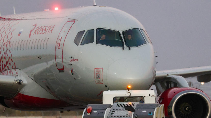 Почему произошла задержка рейса из Москвы в Петербург