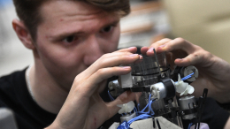 Собянин: около 100 тысяч школьников Москвы окончили предпрофессиональные классы