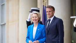 Были компроматы на Брижит? Переписка Урсулы фон дер Ляйен и Макрона исчезла