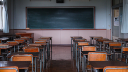 Ассистент учителя арестован за распыление «фекального спрея» в школе